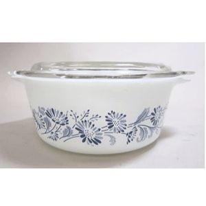 Pyrex Opal Colonial Mist White, Blue Print Casserole Dish. 472-B, 750 L.